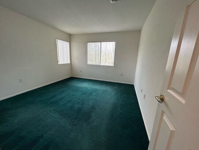 Building Photo - A Fabulous 3 Bedroom Home in Seven Hills