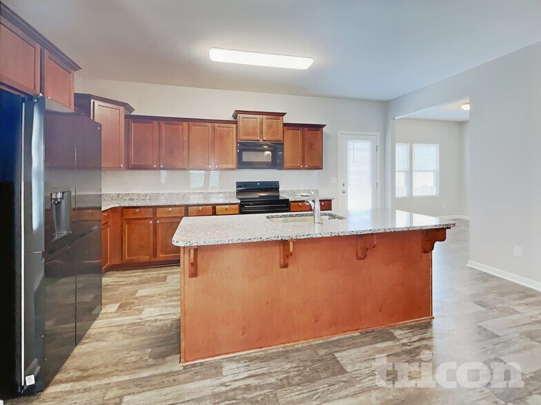 Building Photo - 176 Hidden Lakes Rd