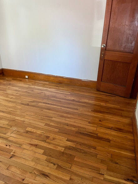 Building Photo - 117 Perry Ave