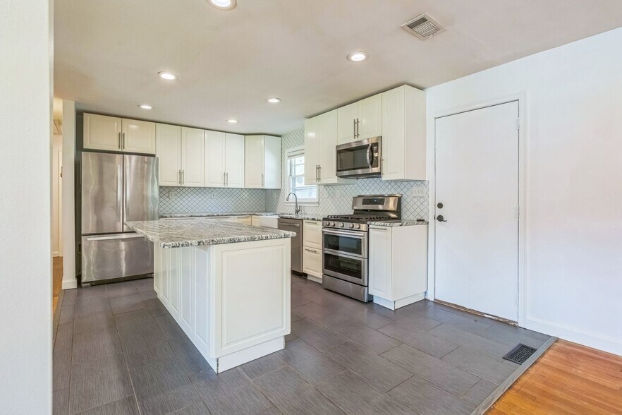 Building Photo - 2502 Joiner Ct