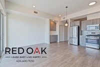 Building Photo - 1331 W 7th St