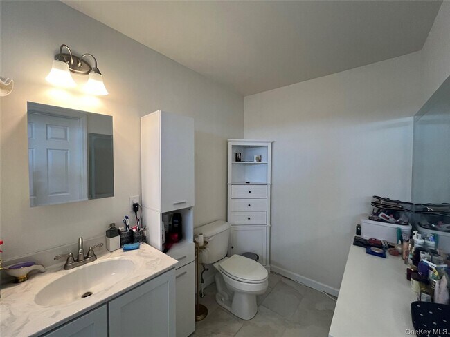 Building Photo - 126 Trafalgar Dr