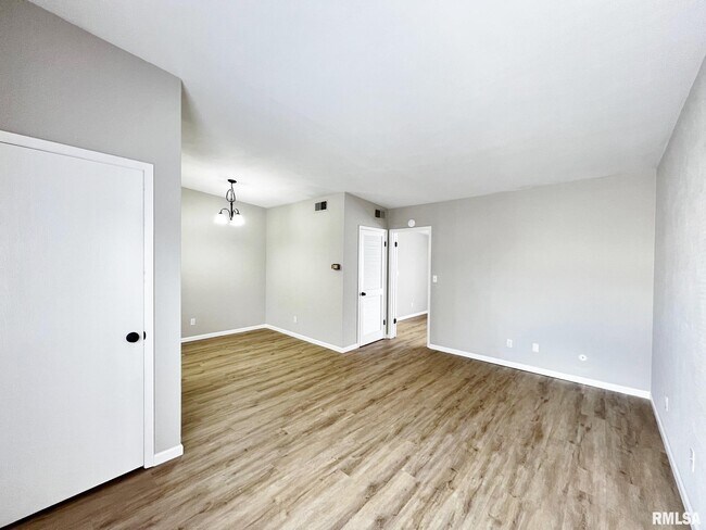 Building Photo - 6809 N Frostwood Pkwy