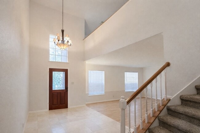 Building Photo - 2630 Lakeway Dr