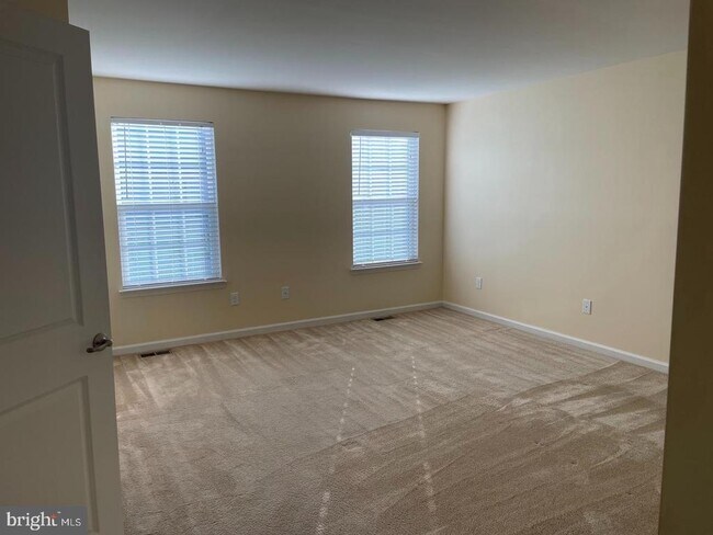 Building Photo - 1255 Madison Ln