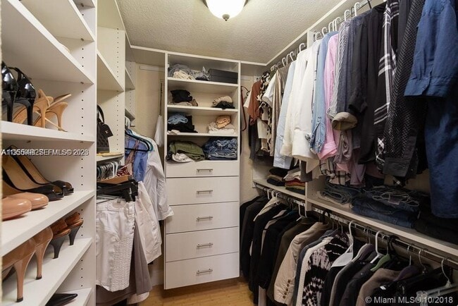 Building Photo - 1140 99th St