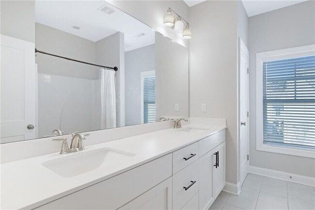 Building Photo - 1859 Commons Pl NW