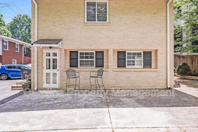 Building Photo - 2417 Laburnum Ave