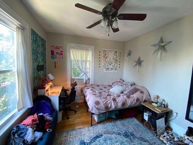 Building Photo - Central Mission Hill Location, Eat-in Kitchen, Massive Bedrooms, 2 Full Bathrooms, Laundry on a Site