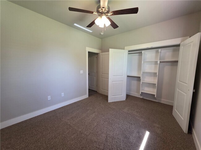 Building Photo - 13 Lockhart Ln