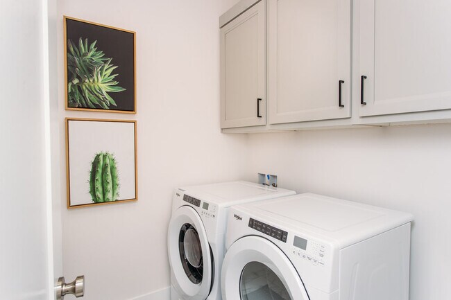 Building Photo - 2680 E Wake Frst Ln