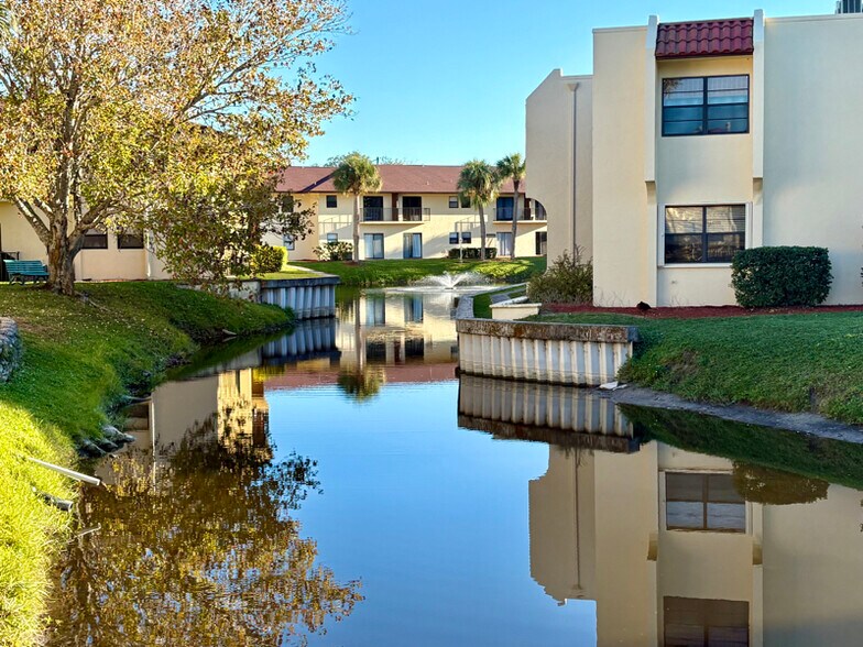 Building Photo - 2050 Oleander Blvd