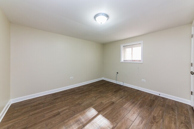 Building Photo - 4206 N Pulaski Rd