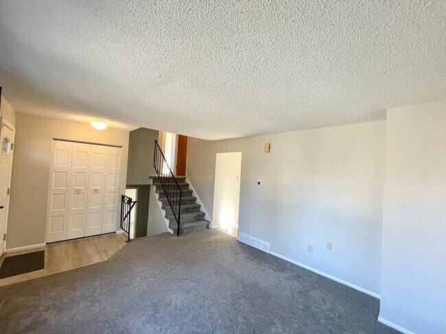 Building Photo - Beautiful updated 3 bedroom 2 bath home in Greeley!