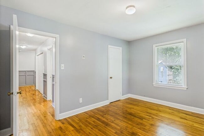 Building Photo - Charming Ranch Home with Bonus Studio & Ou...