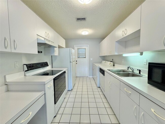 Building Photo - 615 Ridge Terrace