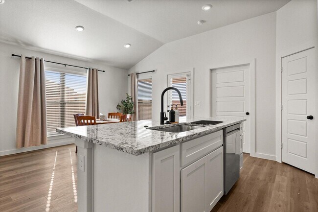 Building Photo - 2156 Langford Ave