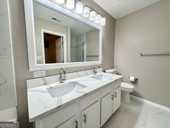 Building Photo - 745 Crestwell Cir