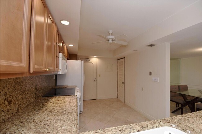 Building Photo - 3850 Galt Ocean Dr