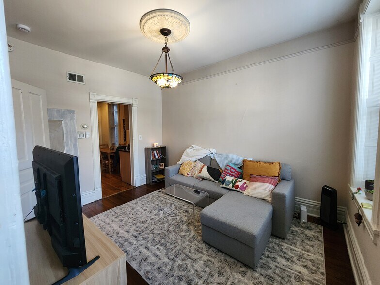 Building Photo - 1623 N Hermitage Ave