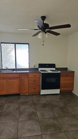 Primary Photo - 3557 Skyway Ct