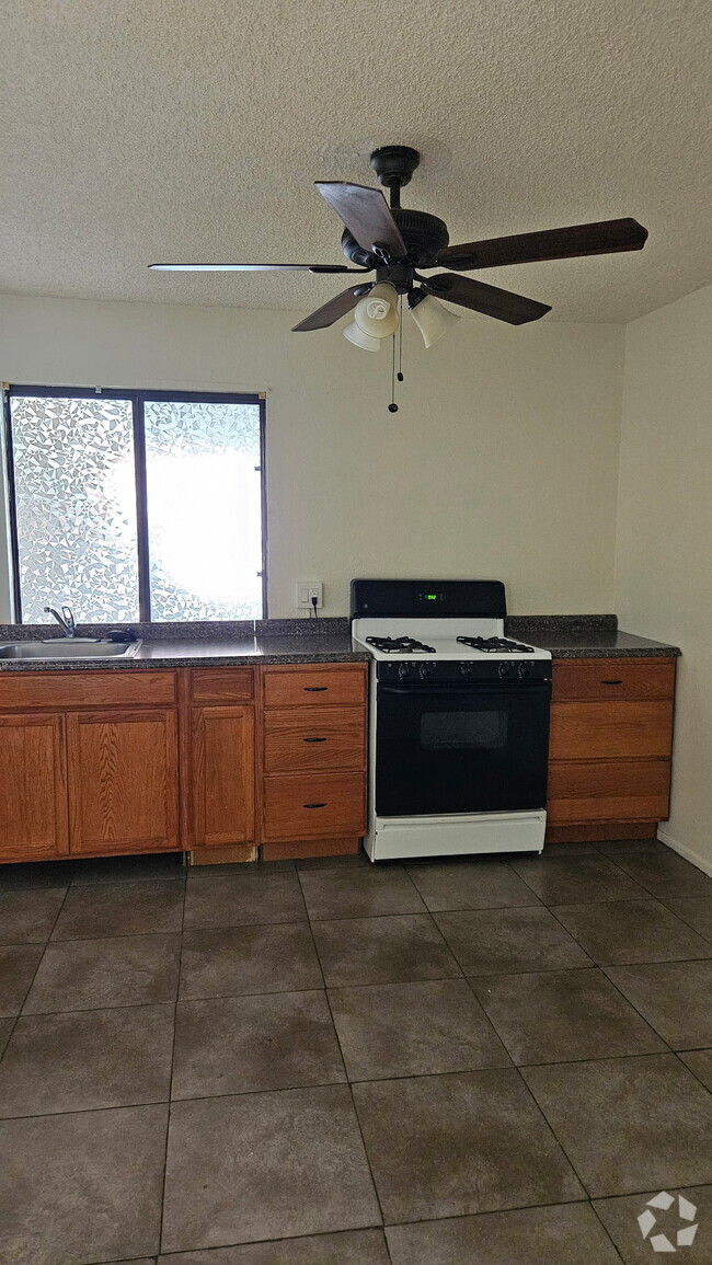 Building Photo - 3557 Skyway Ct