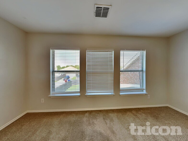 Building Photo - 1525 Trent Dr