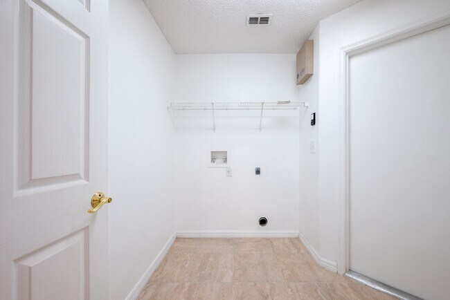 Building Photo - 10478 Sun Villa Blvd