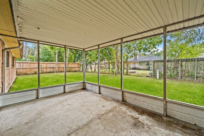 Building Photo - 11111 Longcommon Dr