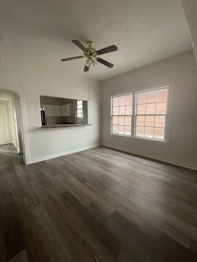 Building Photo - 1522 Yandell Dr