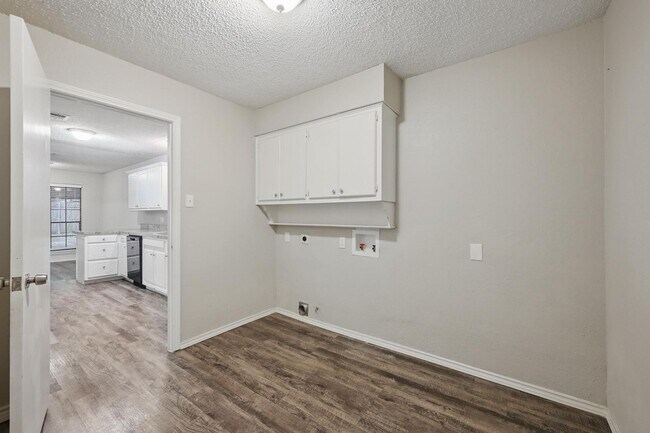 Building Photo - Charming Updated Home Near DFW Airport | 3...