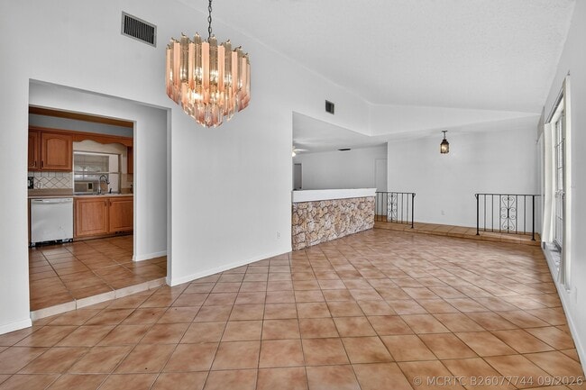 Building Photo - 1102 Westchester Dr E