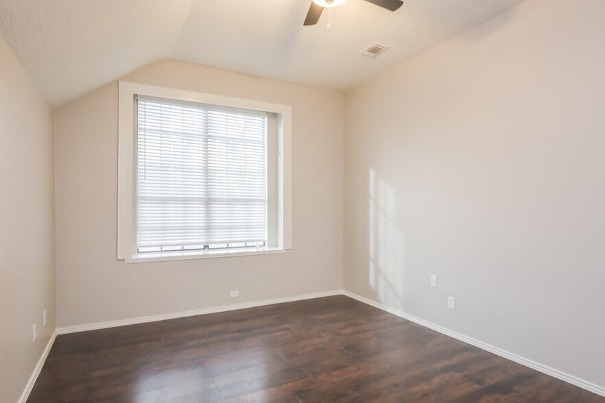 Building Photo - 2241 Collier Ct