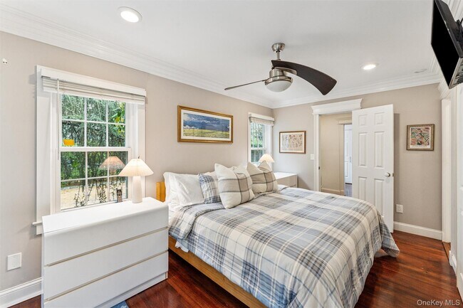 Building Photo - 414 Main St