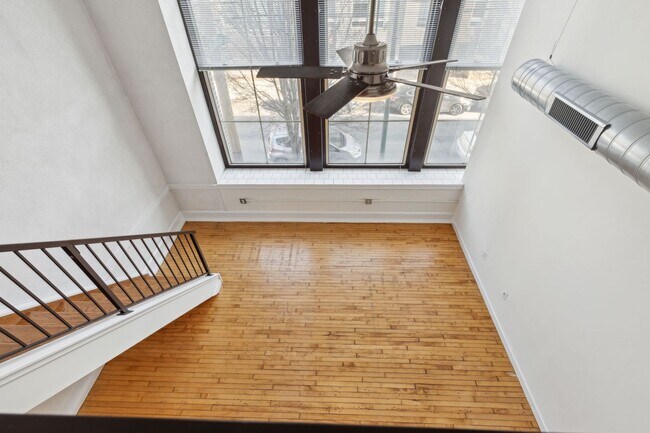 Building Photo - Newly Renovated Condo Center City