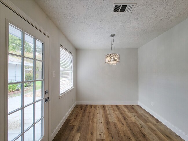 Building Photo - 5402 Ariel St
