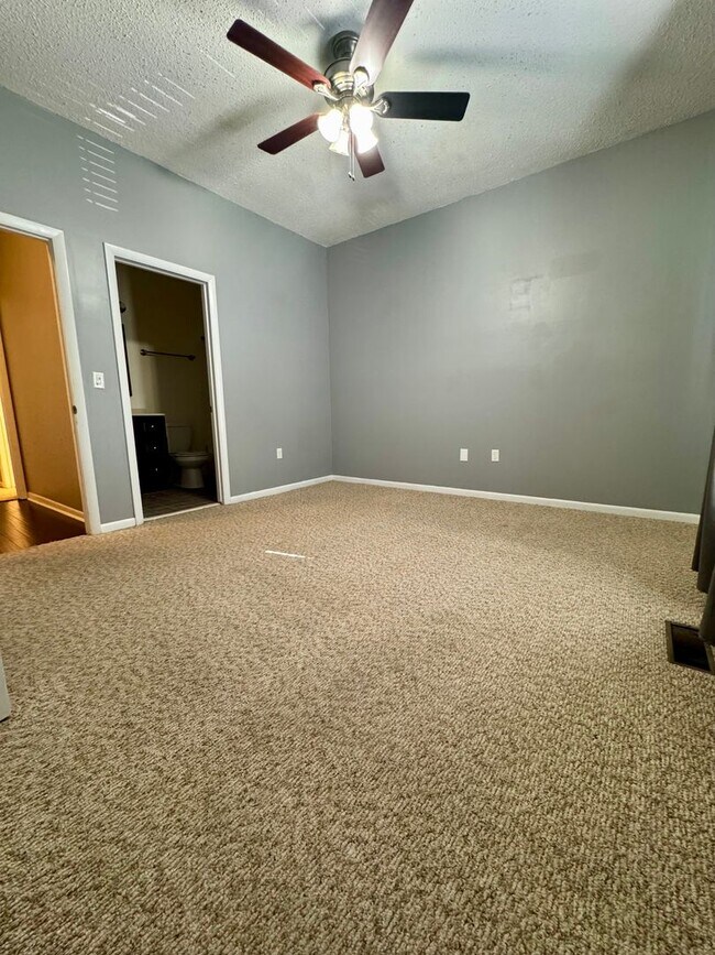 Building Photo - Lakewood Commons K201