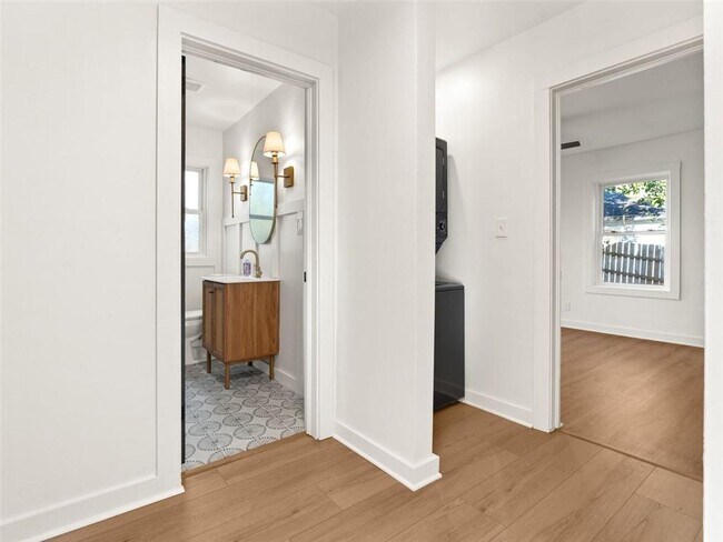 Building Photo - 3452 Beech Dr