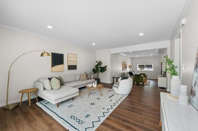 Building Photo - Spacious Remodeled Home with Separate Apar...