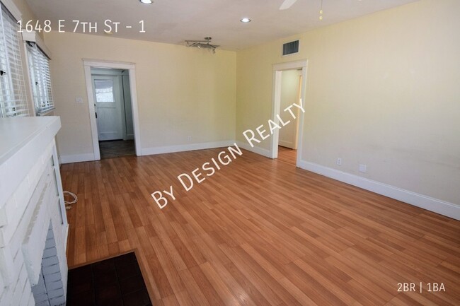 Building Photo - Vintage 2 Bed 1 Bath Bungalow - WALKING DI...