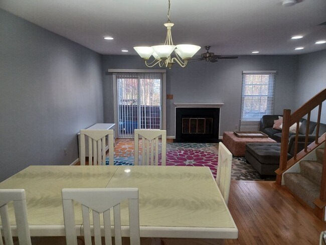 Building Photo - 8028 Valleys Crest Ct
