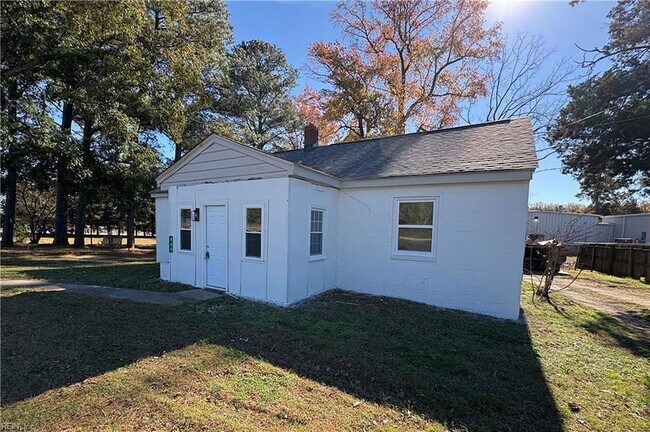 Building Photo - 889 W Main St