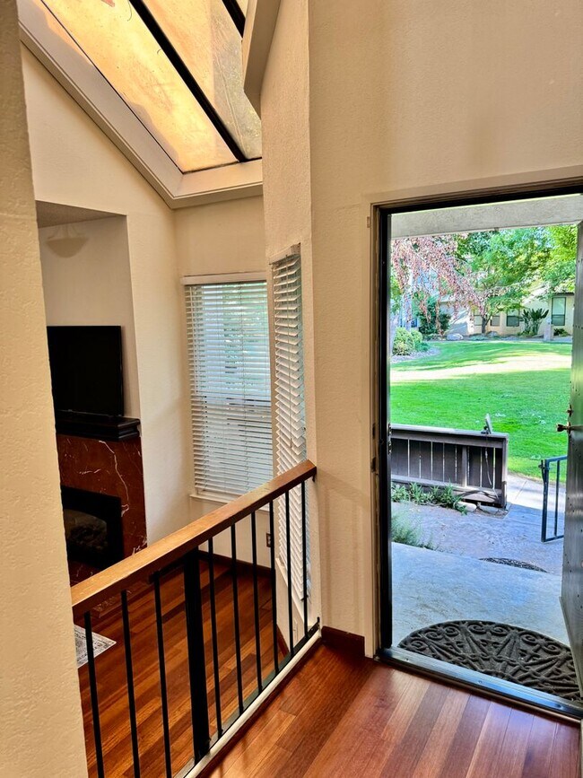 Building Photo - 2 Bedroom, 2 Bath Condo