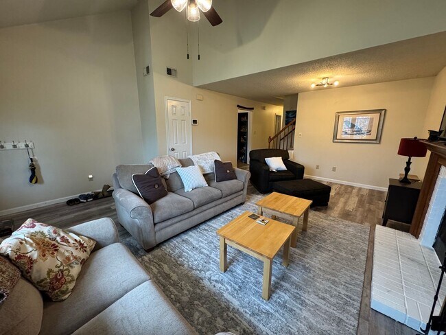 Building Photo - Well Maintained Single-Family Home in FC School District