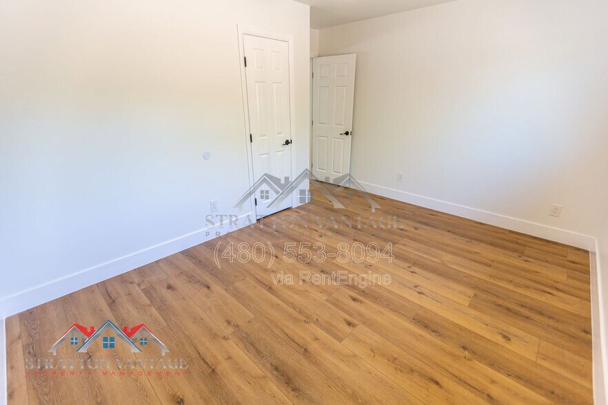 Building Photo - 4826 E Avalon Dr