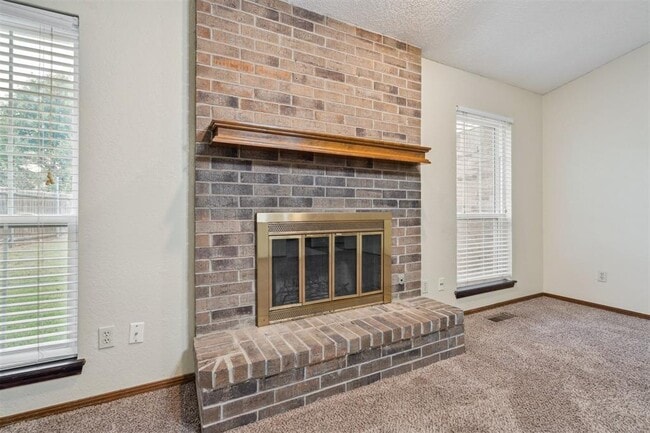 Building Photo - 16404 Del Mar Dr