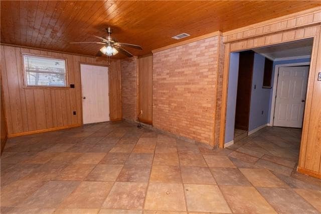 Building Photo - 3253 Reine Ave