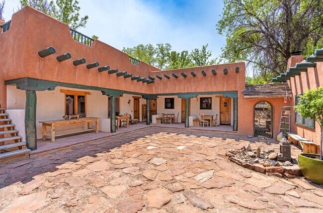 Building Photo - 18 B Destierro Trail