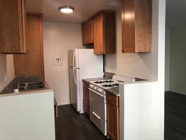 Building Photo - 3731 Mentone Ave