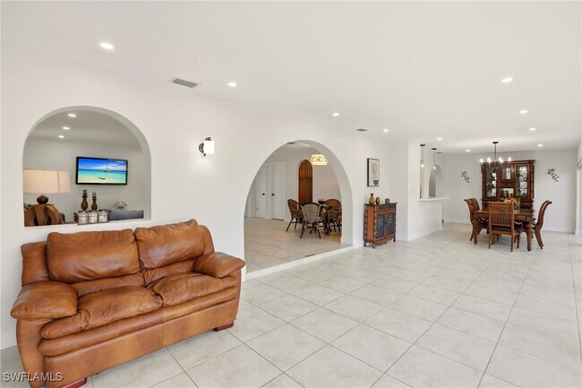 Building Photo - 339 Landmark St